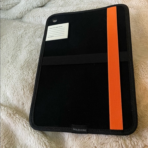 Moleskine 12” diameter for tablet/iPad, black w/ orange zipper - Picture 5 of 9